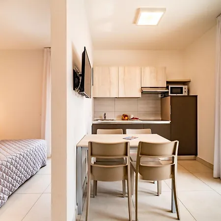 Iris Suite-4 By Interhome